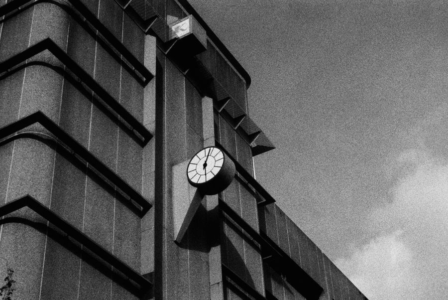 Futurist clock