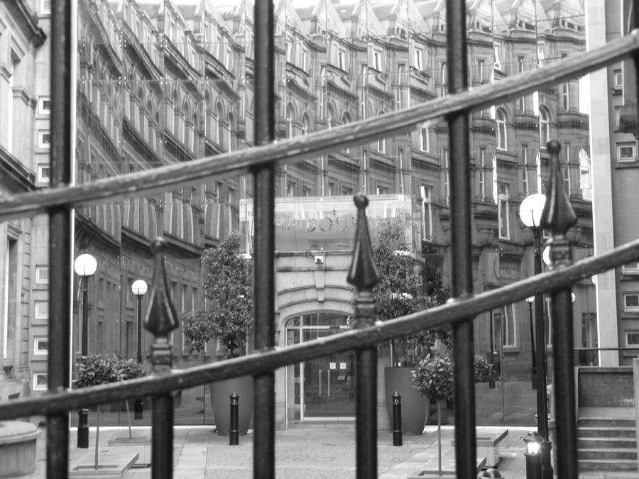 Bourse gates