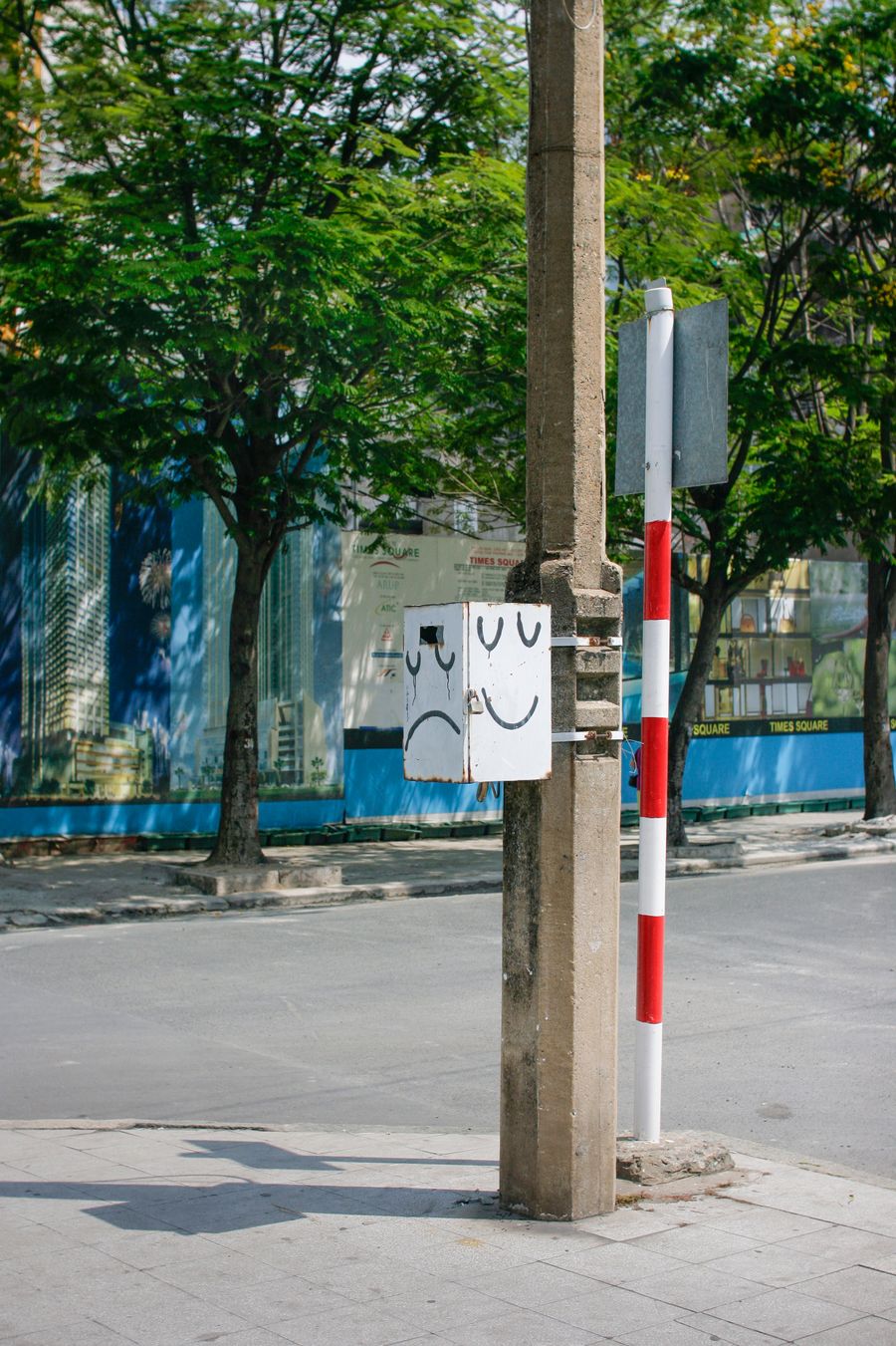 Stoic city life | colour | street scene