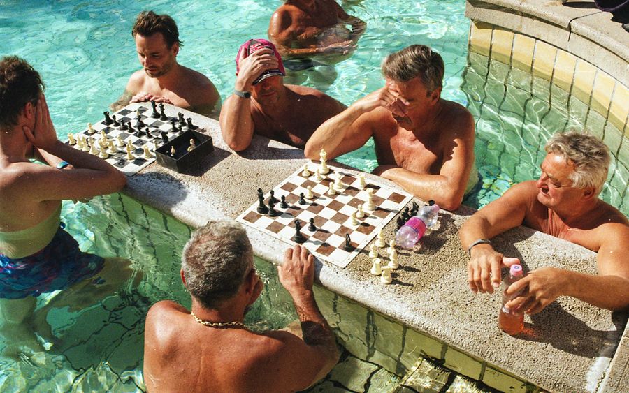 Chess at the thermal baths