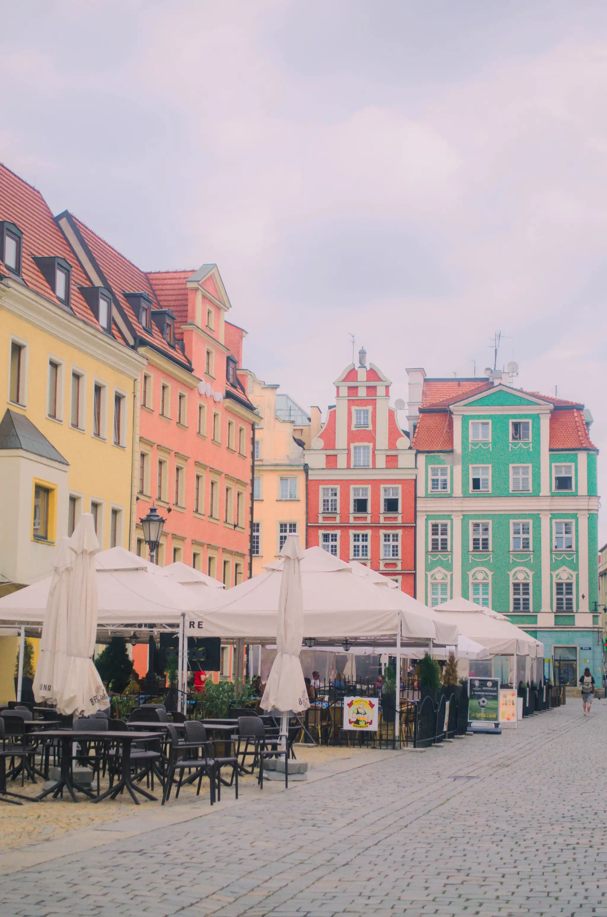 When streets meet colours