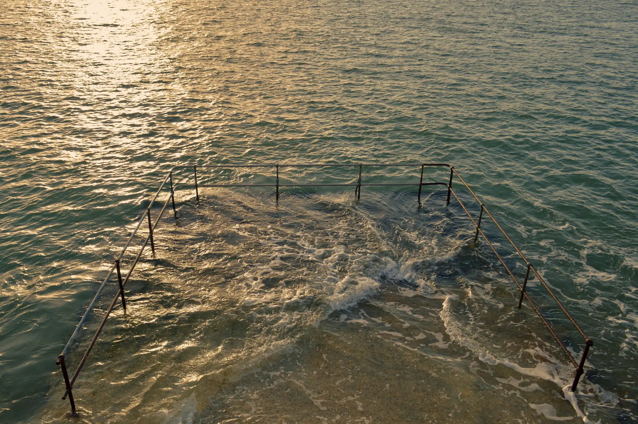 HIGH TIDE